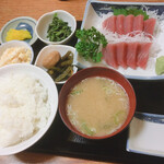 Ajidokoro Izumi - マグロ刺定食