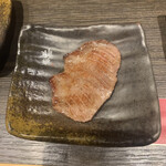 Yakiniku Horumon Ryunosu Osaka Kyobashi - 上たん(レア気味)