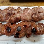 ニュー加賀屋 - 手前がスタミナ焼き、奥がかしら