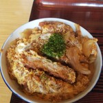 Namiki - Ｃセットのカツ丼(カツを１枚横に寝かせて撮影しました)