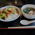 龍珍楼 - 中華飯＋半ラーメンセット（810円）