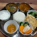 Kathmandu Spice Mart & Momo House - ダルバート