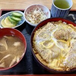 いづよし - 「かつ丼（上）」950円也。税込。