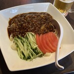 A Q Hanakoganei Ten - ジャージャン刀削麺(1,100円)　生ビール(600円)