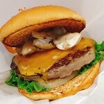 Freshness Burger Musashikosugi Ten - ★マッシュルームチーズバーガー 780円 限定なので注文！肉厚だがポルチーニもチェダーも感じられず、全く特徴の無くリピートする気にならない1品！