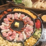 Teppan Goblin - 【エビロールギョプサル BIG】4000円最近流行の韓国料理！豚バラを巻いた海老を特製のお鍋で炒めチーズ野菜ソースを自家製トルティーヤに巻いて食べます！トルティーヤはおかわりOK!!