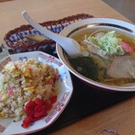 ドライブイン松の味 - ラーメン・チャーハンセット 1,000円(税込)