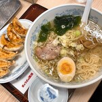 ぎょうざの満洲 - 塩ラーメンと餃子(700円)