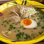 Chuka Soba Sakura - とんこつ味噌ラーメン 800円。