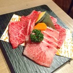 和牛焼肉食べ放題　肉屋の台所 - 和牛食べ比べ。霜降りがすごい