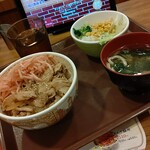 すき家 - ゴマ㌧丼 サラダ味噌汁セット