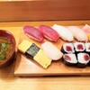 すしの磯浜 - 料理写真:ランチ握りセット980円！大将の握るフワフワのシャリがこの価格で食べれるのは感激です！