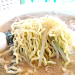 まごころラーメン 寳龍 - 麺はこんな感じ