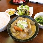 牛豊 - 限定１０食「もつ煮込み定食」￥５００