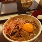 Sukiya Nakakan Dainichi Ten - ワシの牛丼と上のチビの豚丼､ 豚丼味見したけどなかなか旨かった( ・∀・)