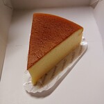 Chateraise Utsukushigaoka Taunpuraza Ten - ふわふわスフレチーズケーキ　216円