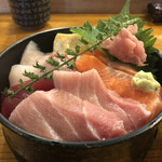 Shintomi Zushi - 4色丼