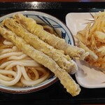 Marugame Seimen Toyama Gofuku Ten - ごぼう天うどん並＆野菜かき揚げ