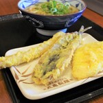 Marugame Seimen Itoman Ten - かけうどんと天ぷら3種