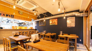 Naruto Kitchen Osaka Honmachi Ten - 内観全景