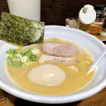 ドッグハウス - 正油ラーメン
煮玉子