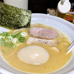 ドッグハウス - 正油ラーメン　¥900
煮玉子　¥100