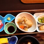 いっしょう - いろんなおかず　お刺身、肉しゃが、ししとうの煮物、鯵の焼魚