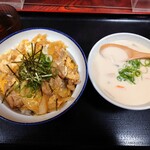 Shokudo Yokoyama - 令和3年11月
                      親子丼 490円
                      かす汁 270円