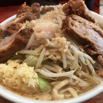 ラーメン二郎 - トッピングは、にんにく・脂