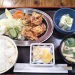 満天酒場 - 鶏唐揚げ定食 680円(税込)(2021年11月9日撮影)