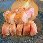 Rindo - アグー豚のソテーと焼き玉ねぎ