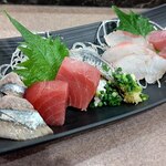 Sushi Dokoro Hidehiro - おまかせ3000円の1品　刺盛