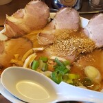 Ramen Yamaya Sapporo Ten - とんこつ醤油ら～めんにチャーシュー増