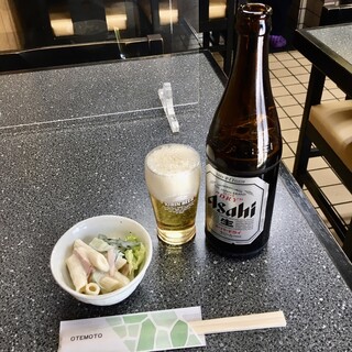 Jouraku - 瓶ビール550円、無料のお通し