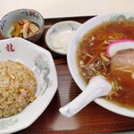 中華飯店 北龍 - 料理写真:半チャーハンとラーメン　820円　