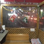 Takeout Senmon Ten Gakuen - 店内は外の風があたらない様にカバーがしてありました。