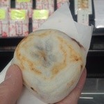 Midoriya Umegae Mochi Ten - 梅ヶ枝餅（105円）・・柔らかくて、美味！！