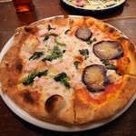 PIZZERIA E BAR BOSSO Marunochi - 揚げナスとスモークチキンのハーフ＆ハーフ