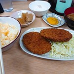 定食 あじ亭 - 全部揃ったあと。
強制的に卵かけご飯(笑)