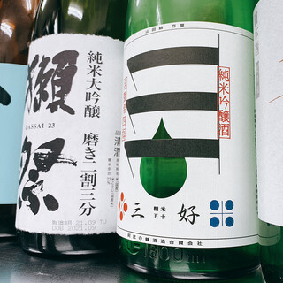 We have a carefully selected lineup of sake, mainly local sake from Yamaguchi, and wine as well.