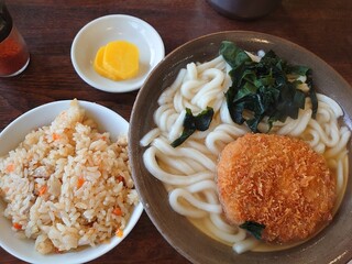 Maki no Udon Watada Ten - かしわめし&コロッケうどん