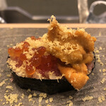 Sushi Akazu Tosabori - トロに松茸を巻きウニとイクラを乗せカラスミを削るスタイル、もうわけわからん