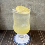 八ヶ岳氷菓店 CAFE&BAR - 自家製レモンスカッシュ