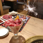 カルビッシュ - カルビッシュの肉パフェ。