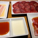 Yakiniku Like Shizuoka Gofuku Machi Ten - 牛タン100g(2枚焼いてます)、豚カルビ50g、和牛カルビ50g