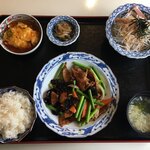 台湾惣菜厨房 旺勝 - タカシの注文したランチ  あ！値段忘れた(´⊙ω⊙`)
¥800とかそのくらい。

ニンニクの芽とレバー炒め


蟹玉も付いたガッツリランチ！！！


味も日本人好みの濃ゆいヤツ。



