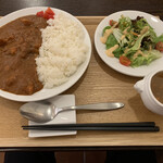 ワインバル 三ツ矢堂商店 - 本日のサービスカレー(トマトチキン煮込みカレー)❗️