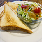 Cafe Restaurant Daisy - ホットサンド。