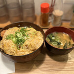 Chicken Chicken - カツ丼　玉子とじ　大盛　500円　／　味噌汁　50円