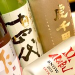 寅鈴 - 週替わりで日本酒は更新しています！「寅鈴に行けば、最新トレンドはすべて楽しめる」を大切にしています。